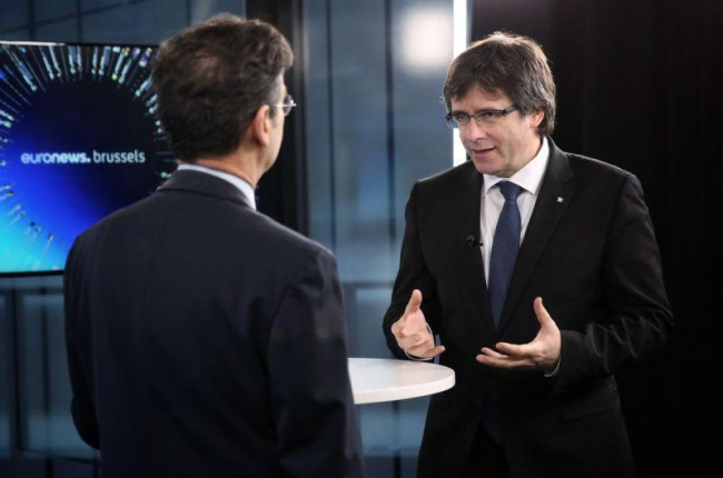 El 'president' Puigdemont, durante la entrevista a la cadena Euronews.-JORDI BEDMAR