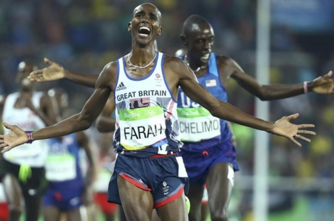 Mo Farah culmina el doblete en fondo al ganar la final de 5.000 metros.-REUTERS / LUCY NICHOLSON