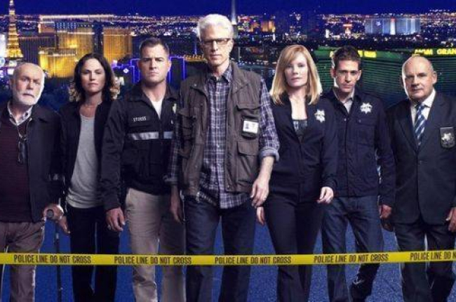 El elenco de 'CSI Las Vegas', con Ted Danson al frente.-