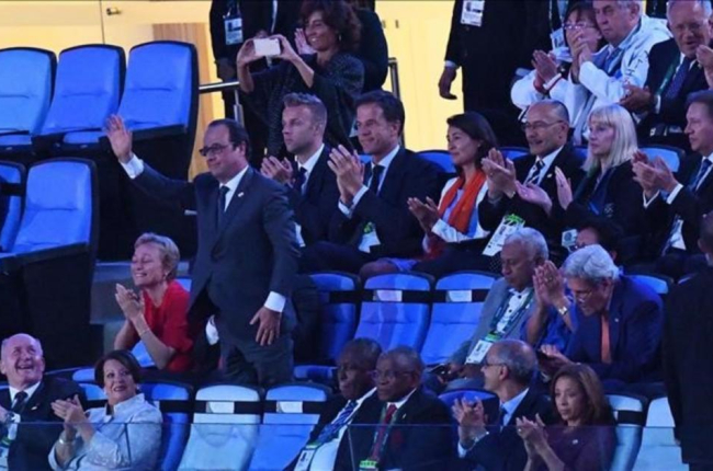 El presidente francés Francois Hollande a su llegada al estadio de Maracaná-AFP / GABRIEL BOUYS
