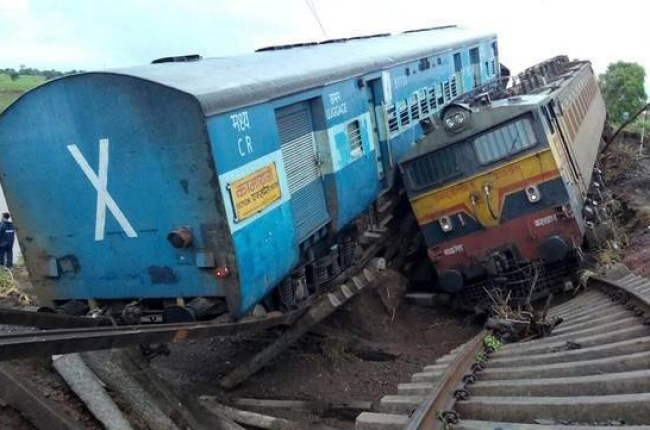 Los dos trenes, en el lugar del accidente.-AFP