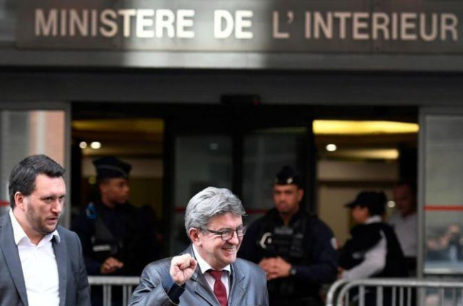 Jean-Luc Melénchon tras declarar durante cinco horas.-AFP / LIONEL BONAVENTURE.
