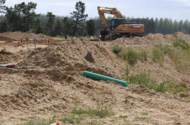 Imagen de las obras de la Ciudad del Medio Ambiente en esta su primera fase. / VALENTÍN GUISANDE-