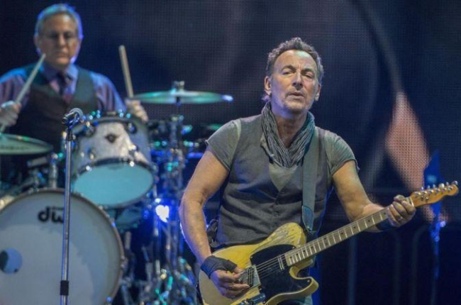 Bruce Springsteen, en el concierto del Camp Nou de Barcelona, en mayo, con el que el Boss empezó en Europa su gira 'The river tour'.-FERRAN SENDRA