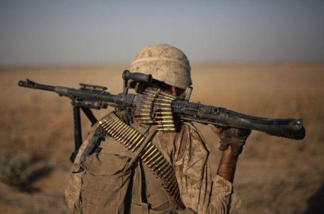 Un marine estadounidense, de regreso a su base en la provincia de Helmand (Afganistán), en el 2011.-AP / DAVID GOLDMAN