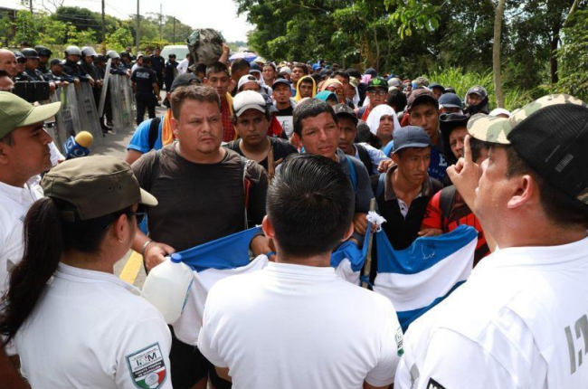 Desde mediados de octubre de 2018, miles de migrantes, en su mayoría hondureños y salvadoreños, iniciaron un éxodo hacia EE.UU.-AFP