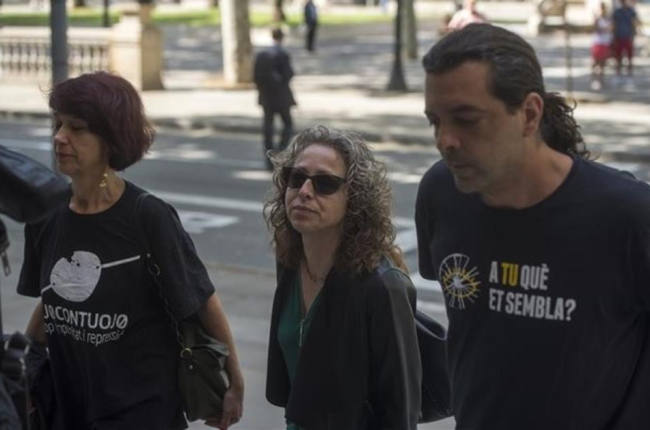 Ester Quintana llega a la Audiencia de Barcelona para conocer la sentencia.-JORDI COTRINA