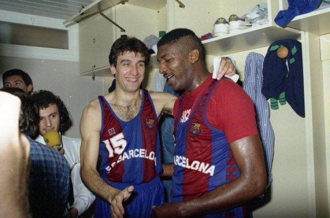 Chicho Sibilio (derecha) y Epi celebran un título conseguido por el Barça.-@FCBBASKET