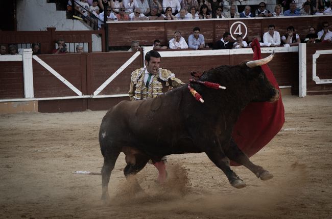 Emilio de Justo toreando en la plaza de toros de Soria el Domingo de Calderas.