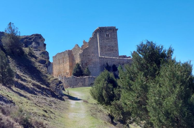 Vista del castillo de Ucero.