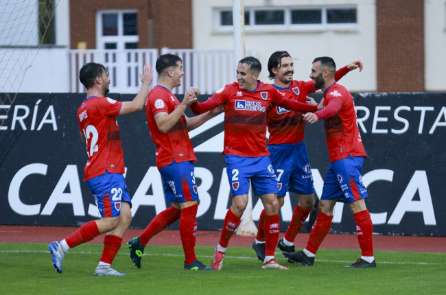 Los rojillos a dos puntos del ascenso directo