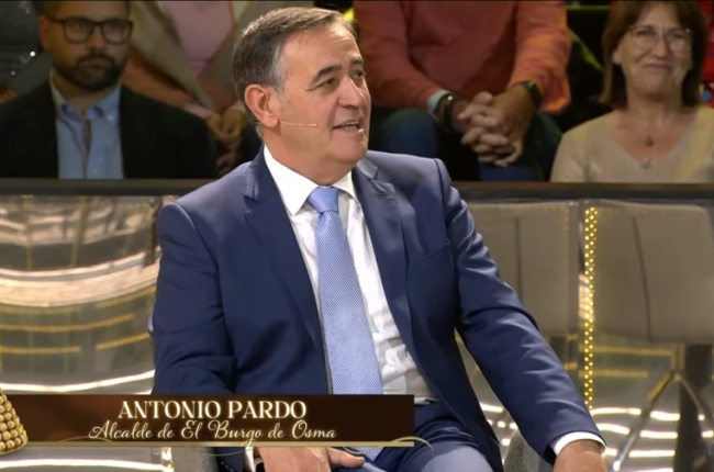 Antonio Pardo presenta la 'candidatura' de El Burgo de Osma a la iluminación navideña de Ferrero Rocher.