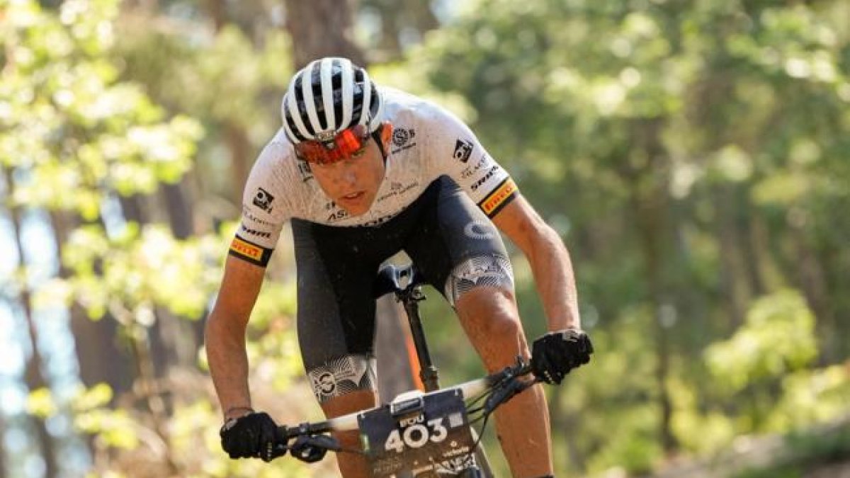 El turolense Roberto Bou hizo buenos los pronósticos en la BTT Urbión.