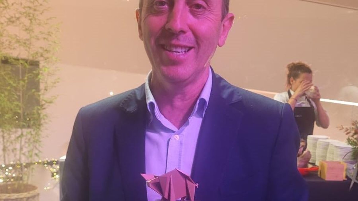 Miguel Ángel Ortiz tras recibir el premio concedido a la granja Porgaor.