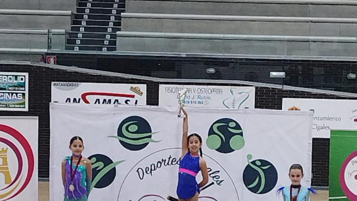 Uno de los podios con patinadoras del CP Soria.