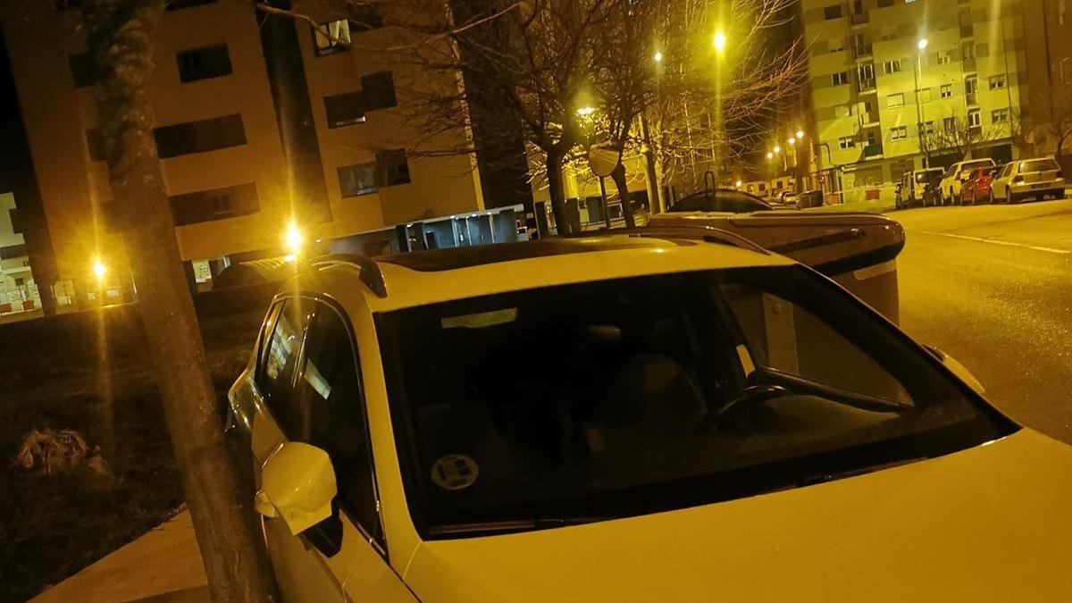 Estado en el que quedó el coche del procurador socialista en las inmediaciones de la casa de su novia.