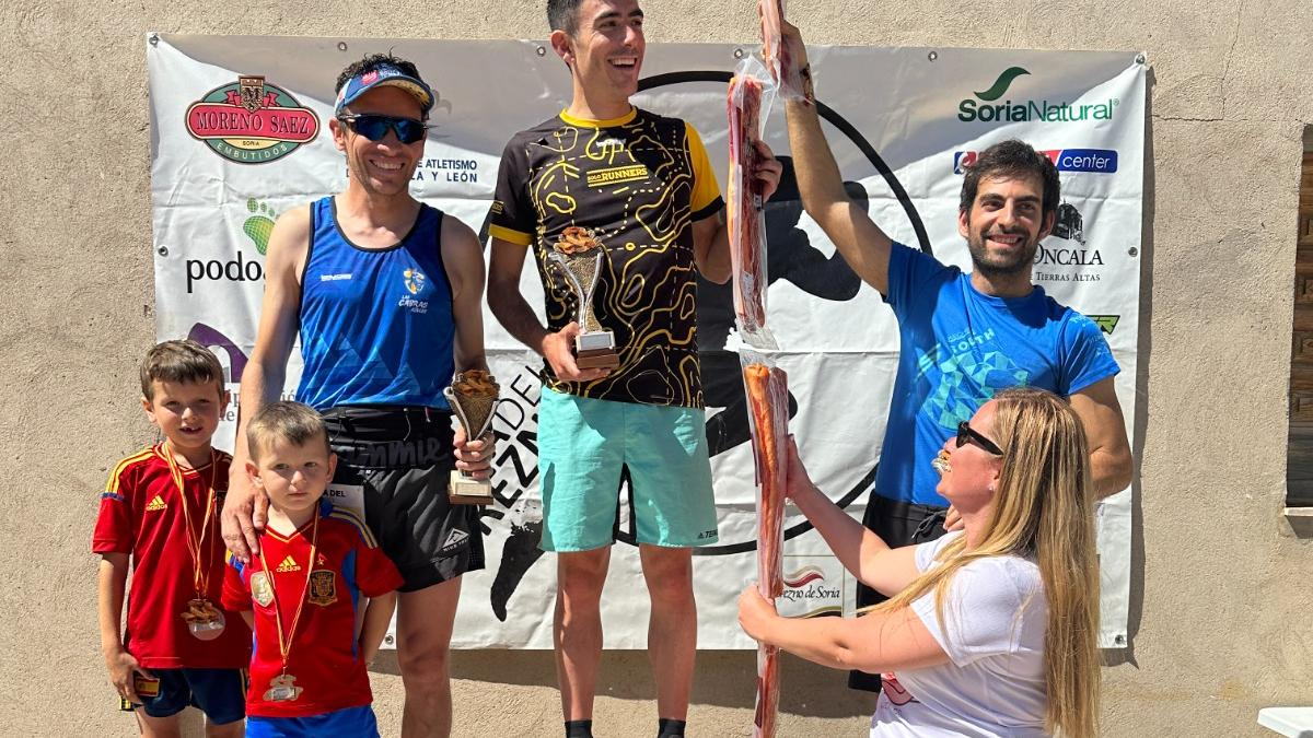 El ganador de la prueba se lleva como premio su altura en torreznos.