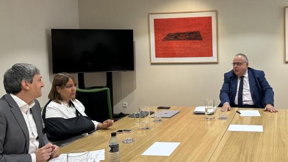 Palomar, García, Vázquez, Martínez y Ceña durante la reunión.
