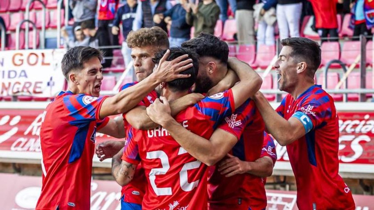 Otra victoria de los rojillos que siguen lideres