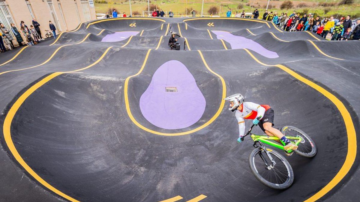 Numerosos ciclistas y espectadores acudieron a conocer el circuito