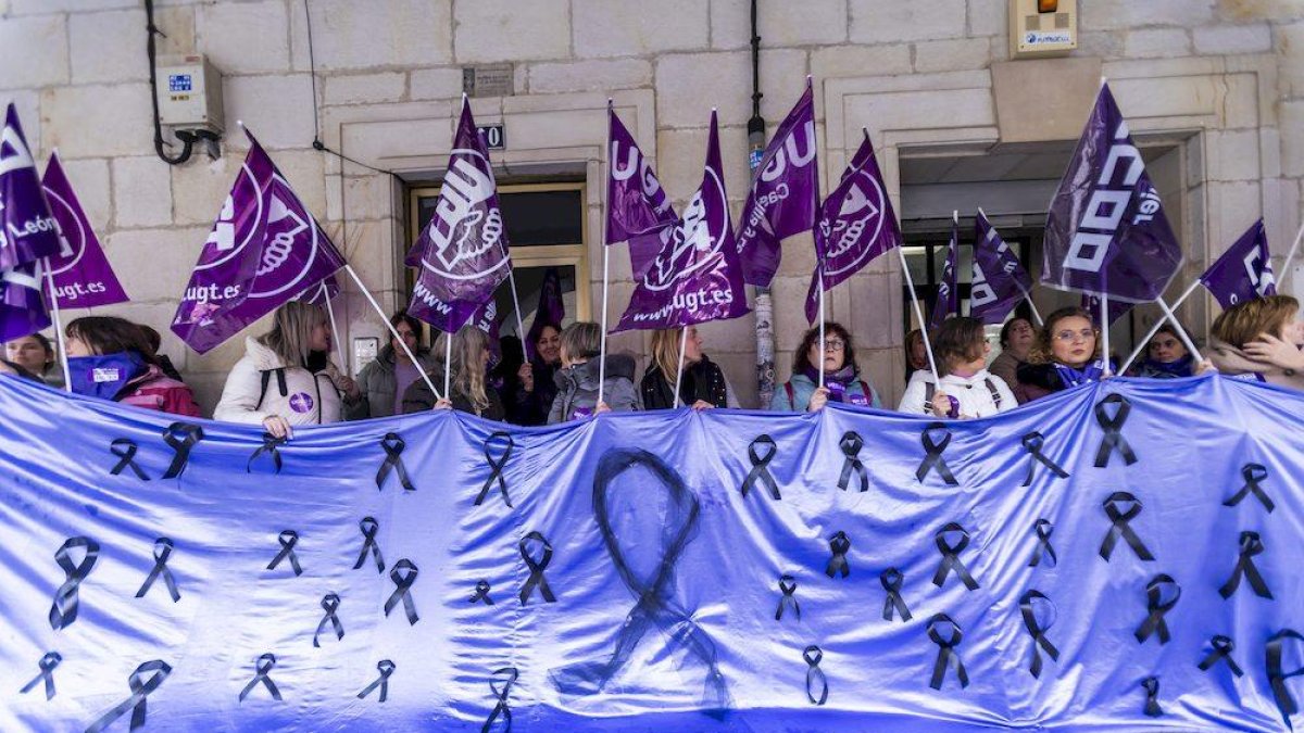 Los sindicatos leyeron el manifiesto y guardaron un minuto de silencio