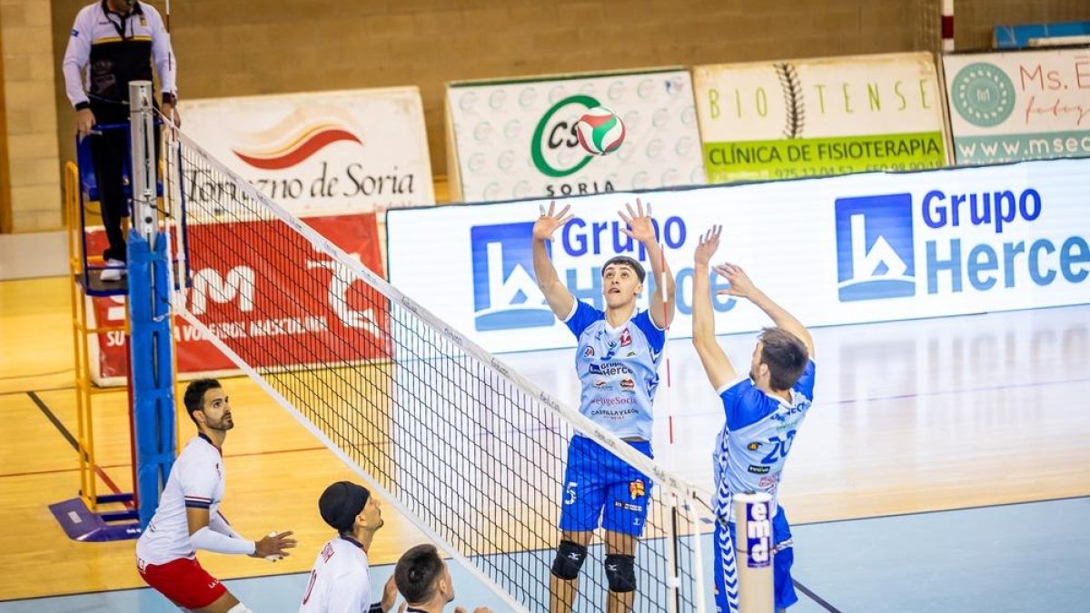 El equipo celeste vencieron en cuatro sets