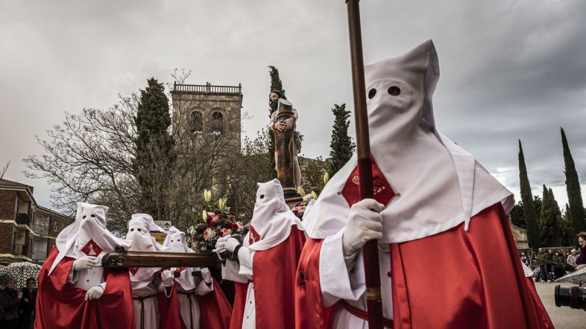 La procesión recorrió las calles del Calaverón
