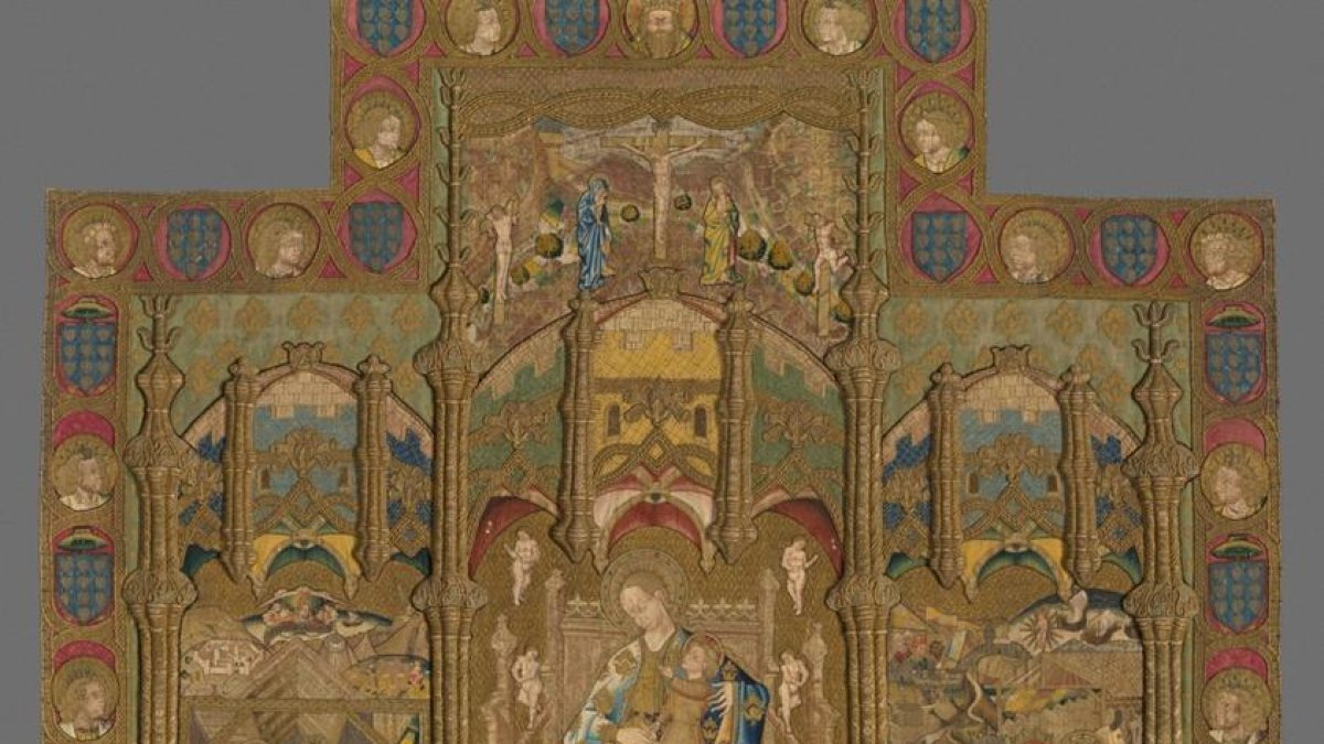 Detalle del retablo bordado de la Virgen y el Niño