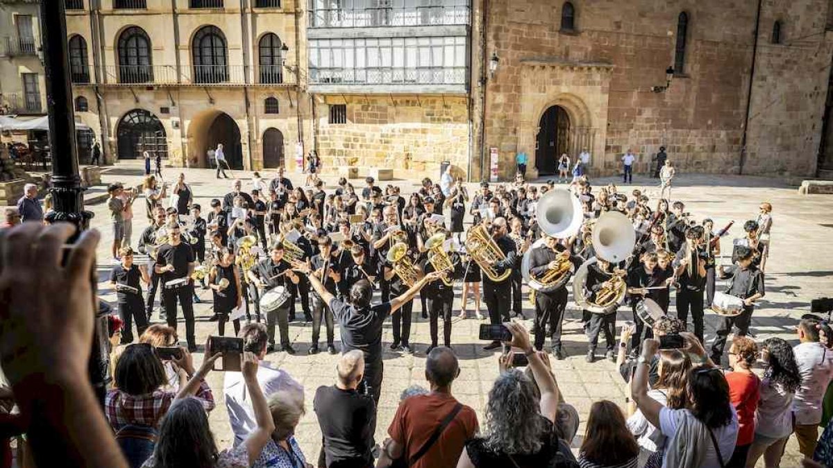 Las calles se llenaron de música