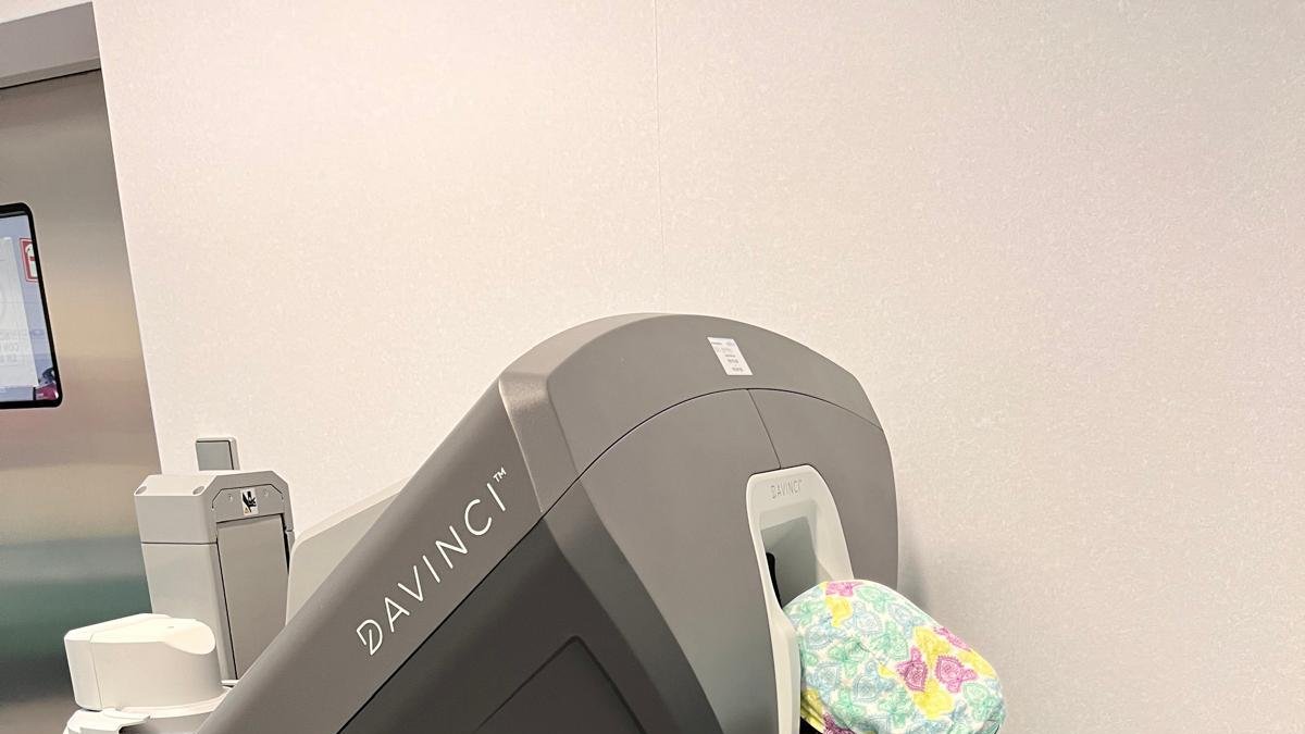 Un instante de una de las intervenciones con el robot Da Vinci.