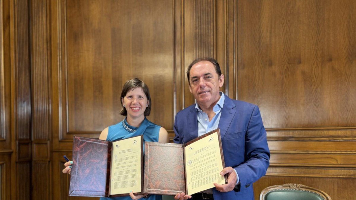 La delegada de atletismo en Soria, Edurne Orte, y el presidente de Diputación.