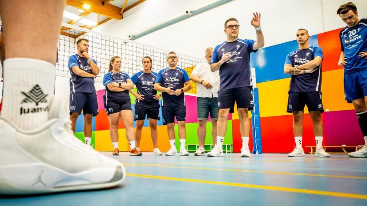 Los celestes del Grupo Herce de voley inician la campaña 25/26