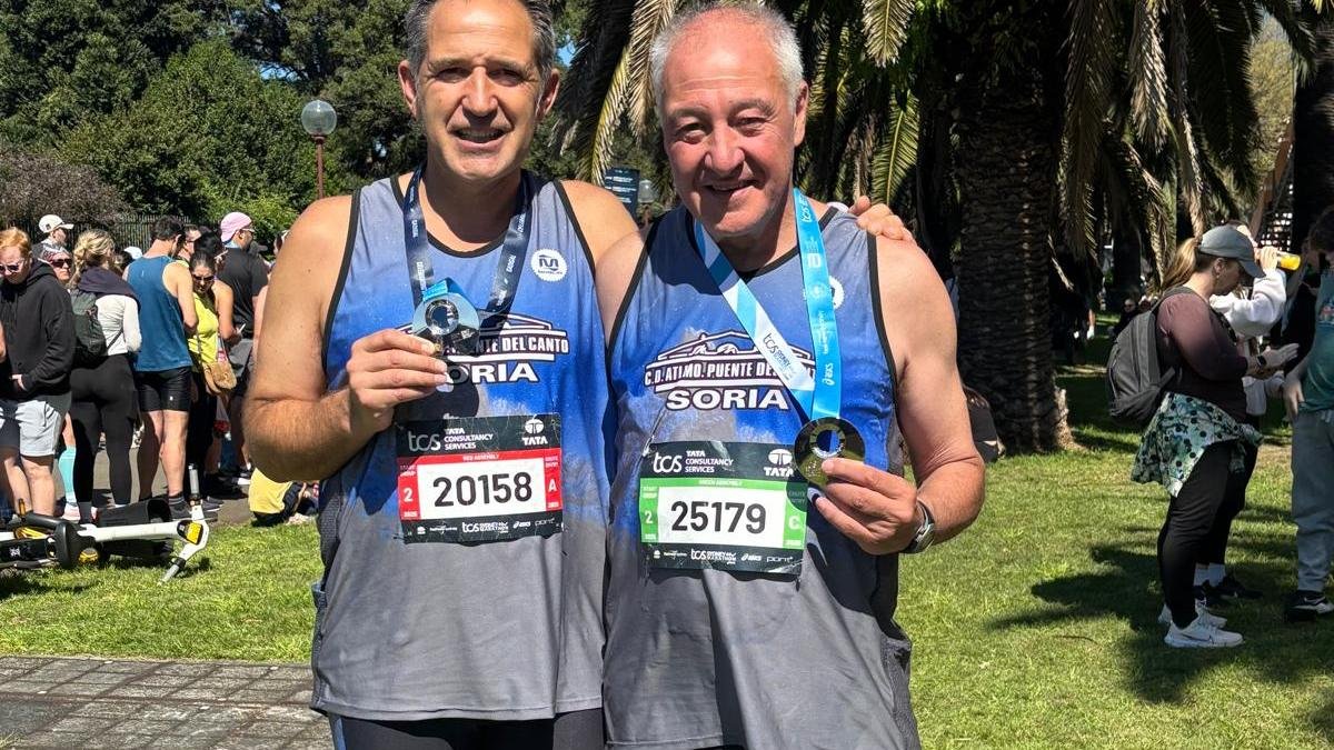 Rafa Martínez y José Ángel Martínez a la finalización de la Maratón de Sydney.
