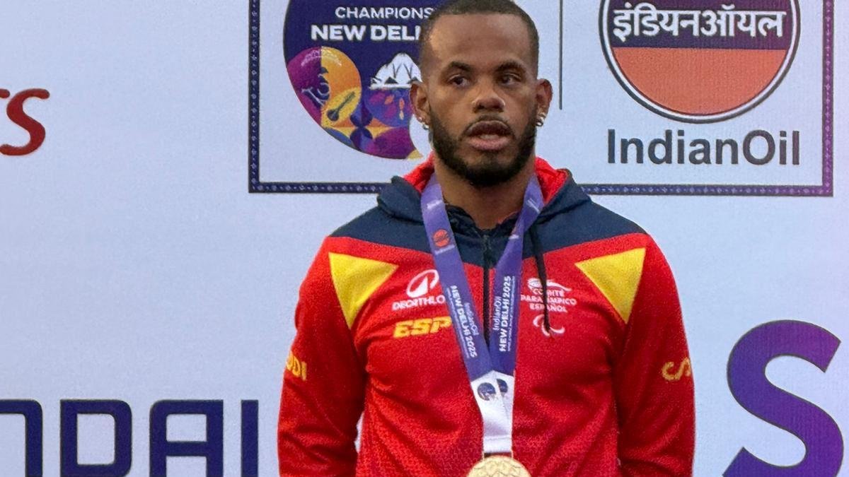David José Pineda con la medalla de oro como campeón del Mundo.