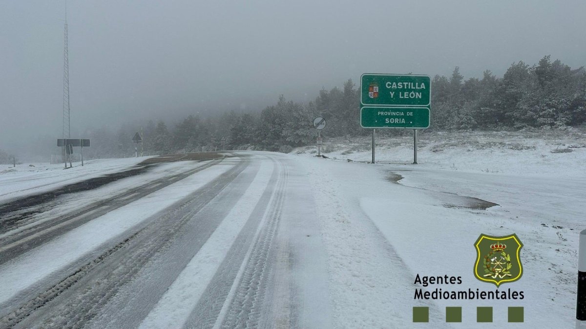 El puerto de Piqueras por la carretera antigua, ya con nieve.