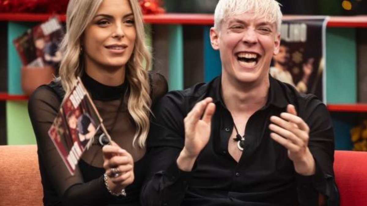 El soriano Raúl Martínez junto a Edurne, concursante expulsada y jefa de su campaña para ganar en la final.