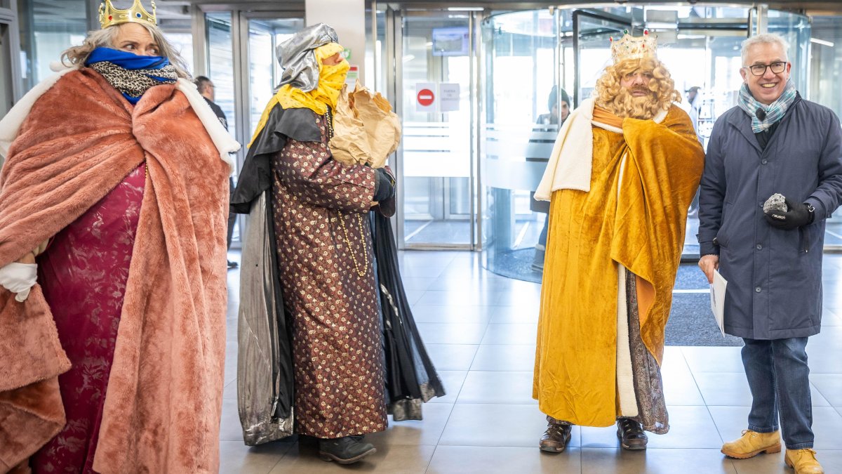 Soria Ya acudió con los Reyes Magos a entregar la carta a Mañueco en la Delegación de la Junta.