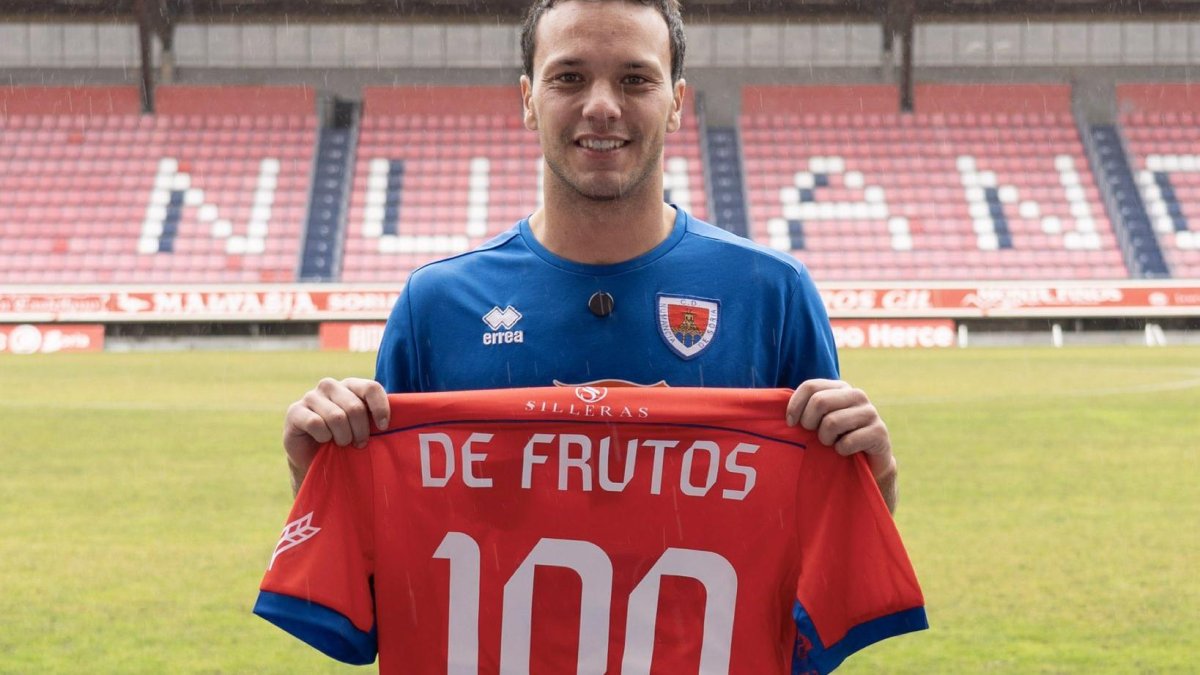 De Frutos ya es centenario con la camiseta del Numancia.