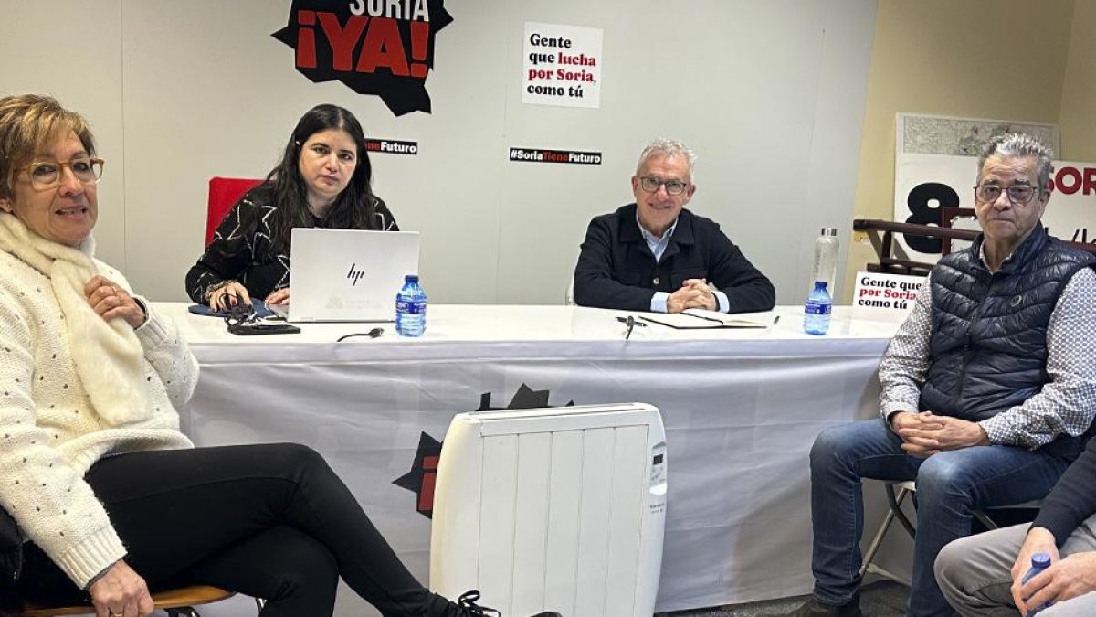 Reunión de Soria Ya con el colectivo Románico sin techo.