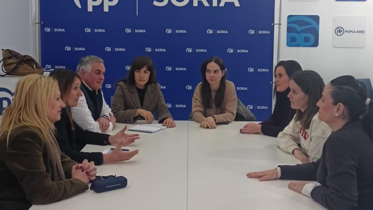 El PP se reúne con la asociación de vecinos de Los Royales