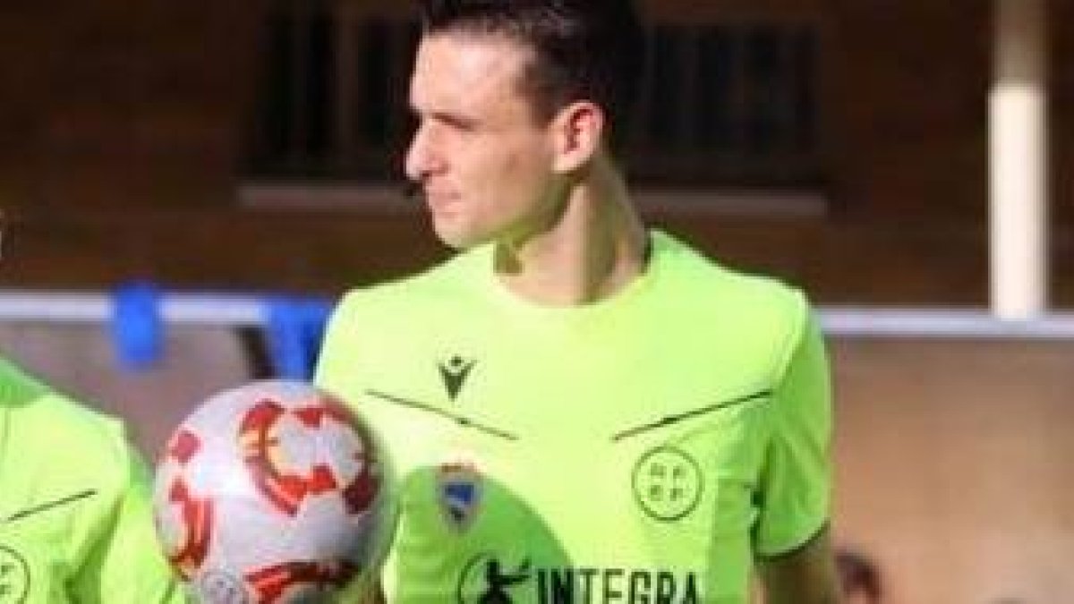 El asturiano Ramón Collado le pitará el domingo al Numancia.