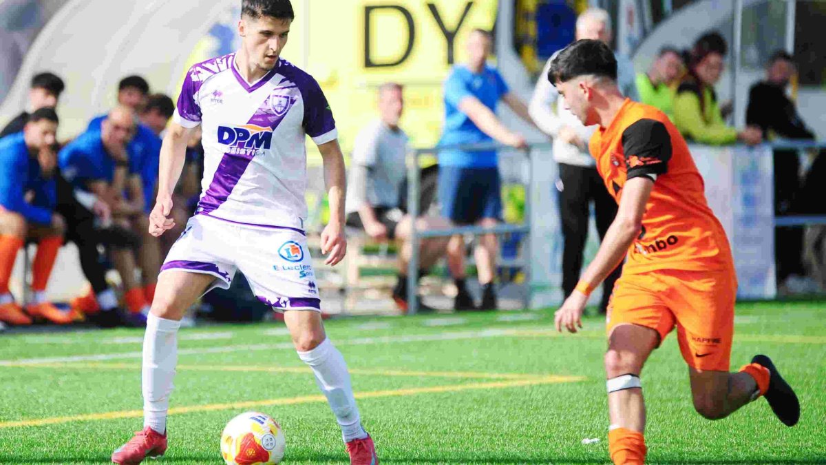 Héctor Peña anotaba el 0-2 que prácticamente finiquitaba la victoria del Numancia ante el Sámano.