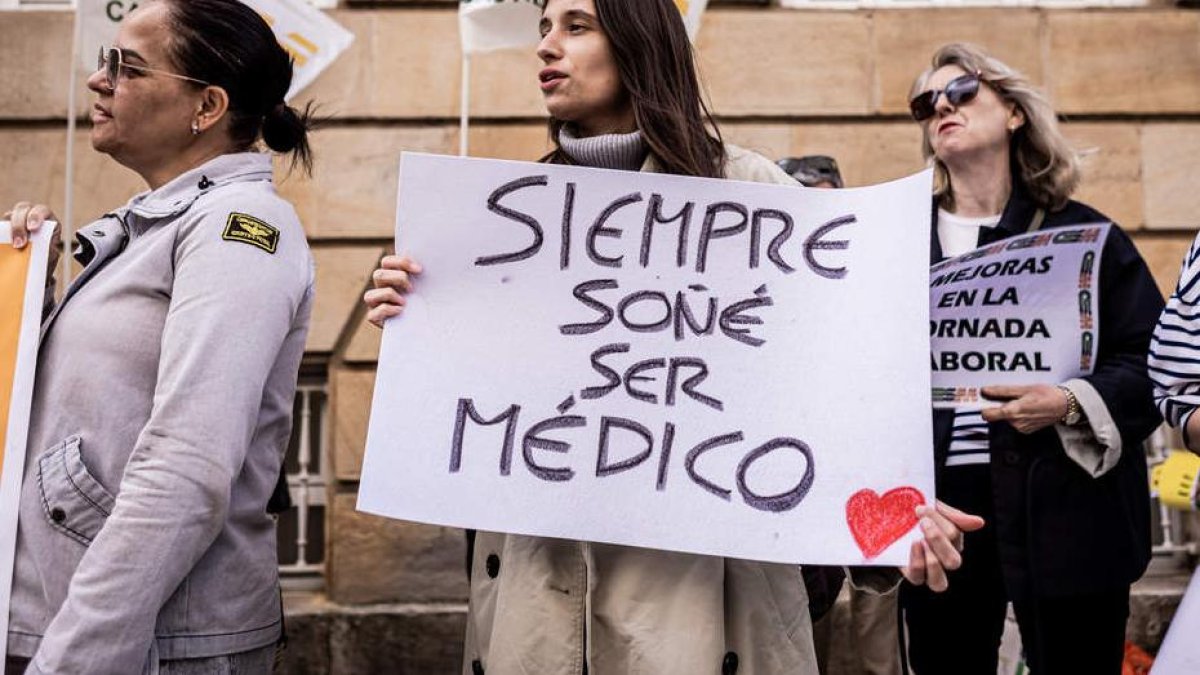 Reclaman un estatuto profesional propio, reconocimiento de la categoría y su abusiva jornada laboral