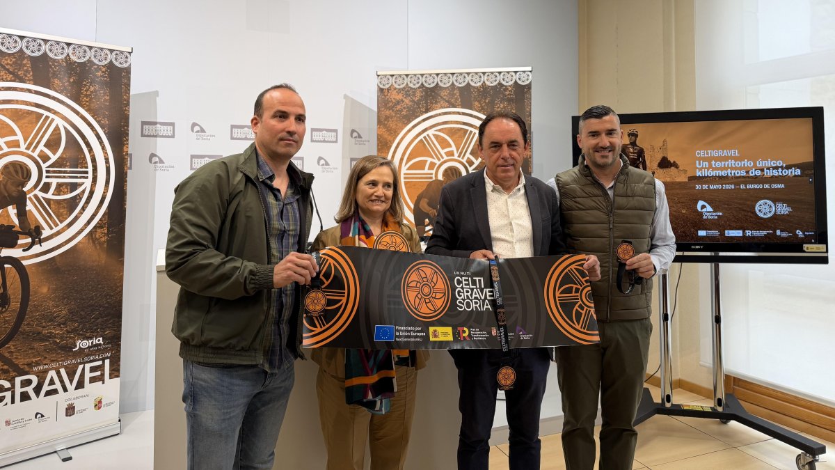De izquierda a derecha, Selu, Elia Jiménez, Benito Serrano y Rubén Andrés, durante la presentación de la ruta.