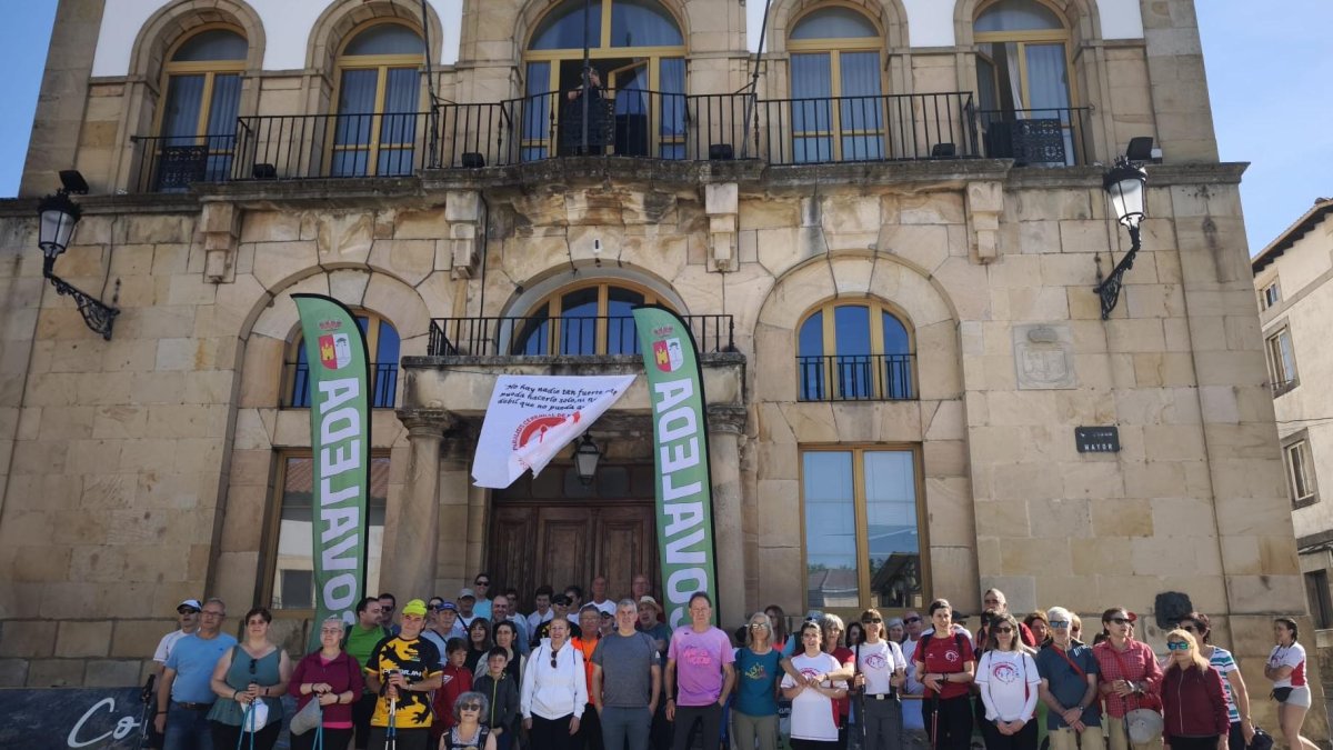 Senderistas que participaron ayer en la ruta de Aspace.