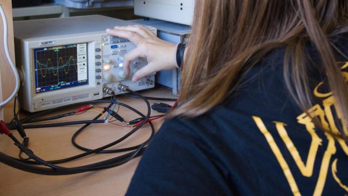 El CIFP Pico Frentes impulsa la digitalización de entornos residenciales con tecnologías IoT, GPON y 5G