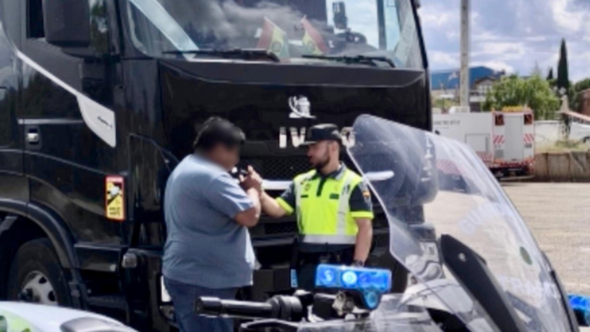 La Guardia Civil de Soria 'pilla' a un camionero quintuplicando la tasa de alcoholemia