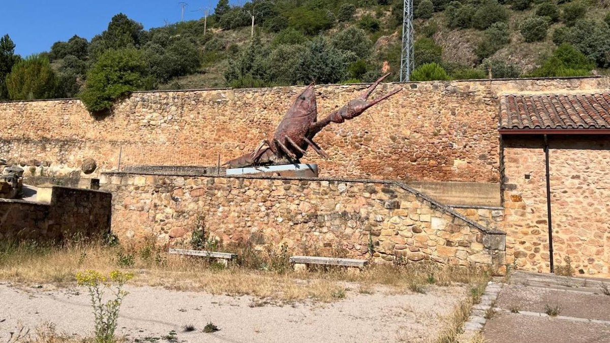 El cangrejo, en dique seco, en el recinto del Enclave de Agua, esta semana.