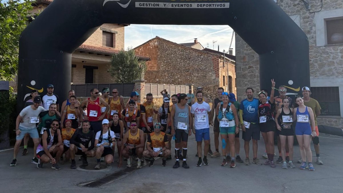 Algunos de los participantes en una de las dos distancias del Roble Trail de Alcubilla de Avellaneda.