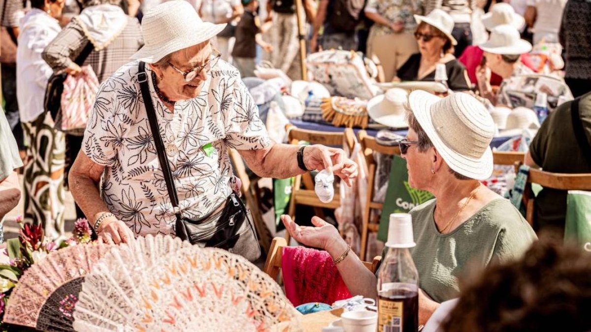 La fiesta del encaje textil reúne a cientos de artistas